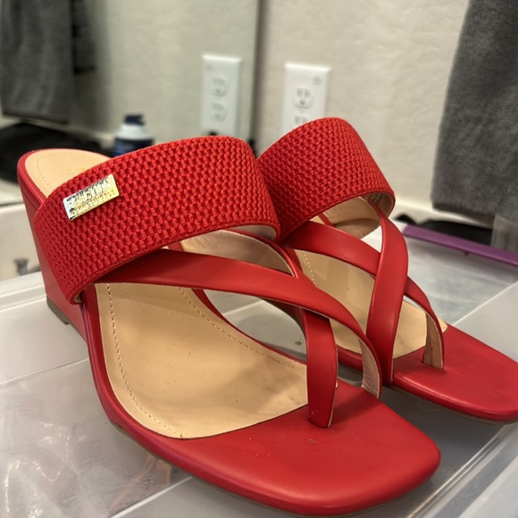 Red Kenneth Cole heels - Picture 2 of 3